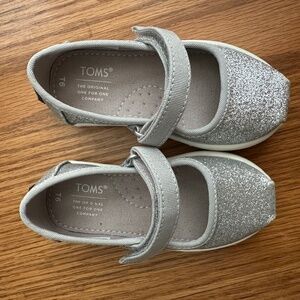 Tom’s Toddler Mary Janes - Size 6